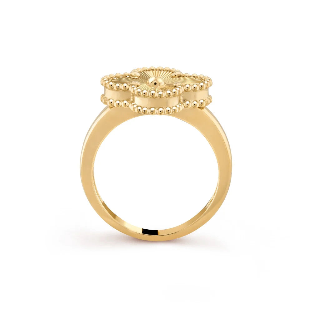 خاتم فان كليف الجديد بوردة كلوفر الذهبي